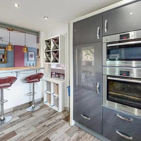 Lovely In With Wifi 別荘